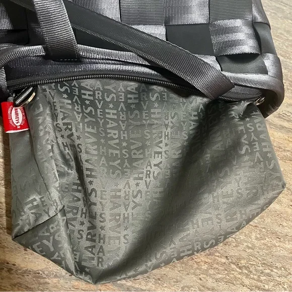 Harveys The Original Seatbelt Bag Silver Shoulder Bag - Picture 5 of 16